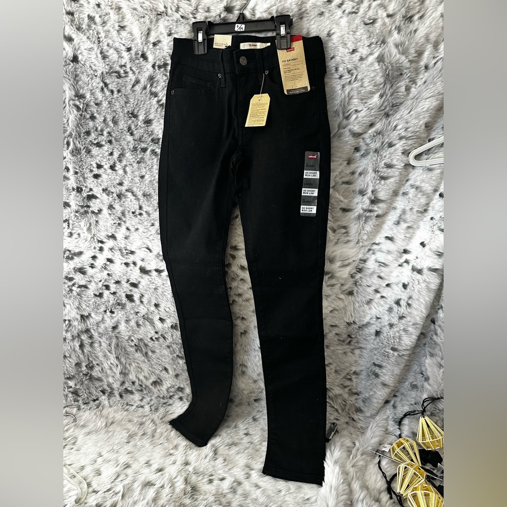 280. Levis 00 short 24/28 711 skinny midrise